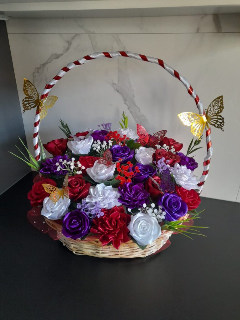 Kosz pełen kwiatów, Dalie, Róże, Rękodzieło, kwiaty ze wstążki