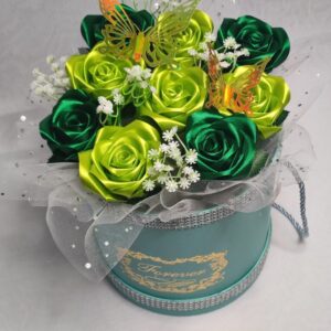 Flower box XL z różami w dwóch odcieniach zieleni