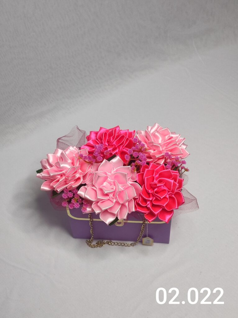 Flower box w torebce z daliami w dwóch odcieniach różu