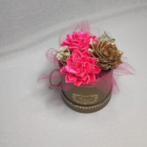 Flower box XS z różowymi i jasnobrązowymi daliami
