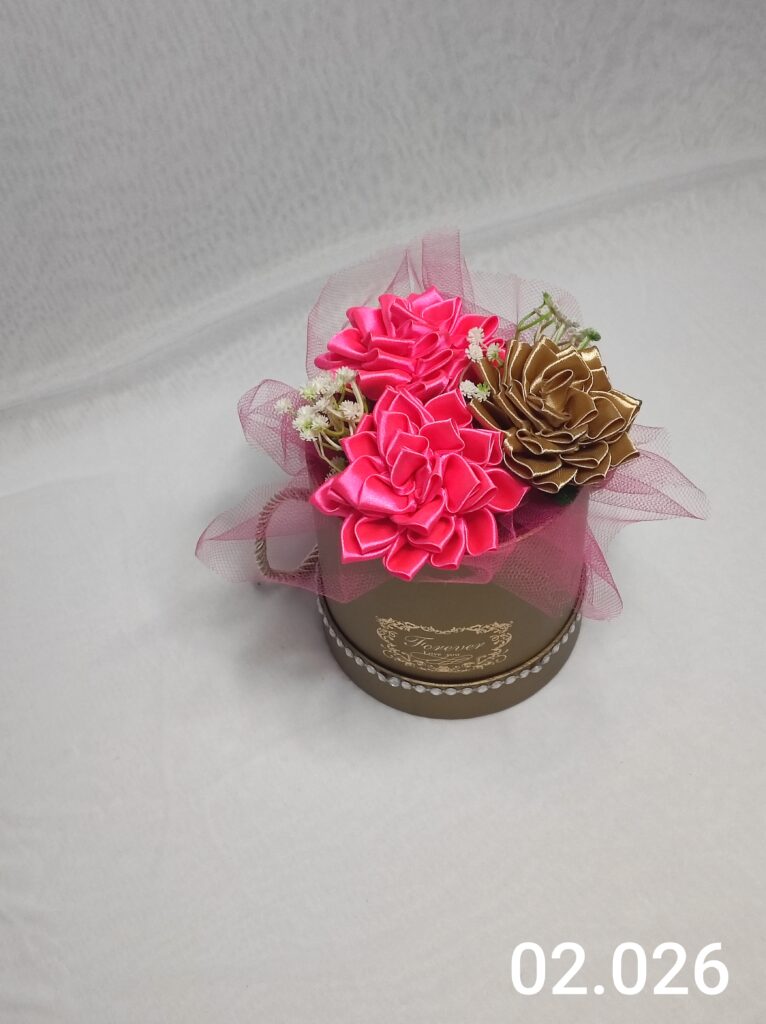 Flower box XS z różowymi i jasnobrązowymi daliami