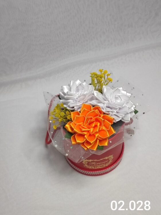 Flower box XS z biało-pomarańczowymi daliami