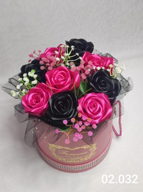 Flower box XL z różowo-czarnymi różami