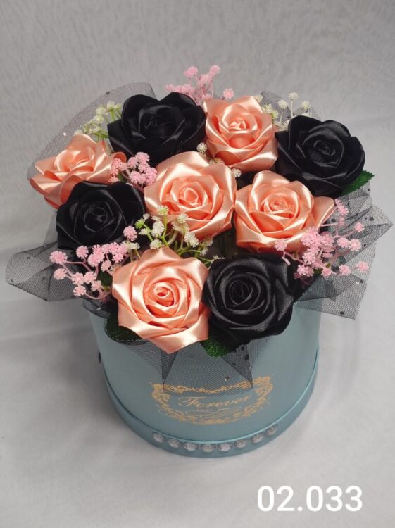 Flower box XL z łososiowo-czarnymi różami