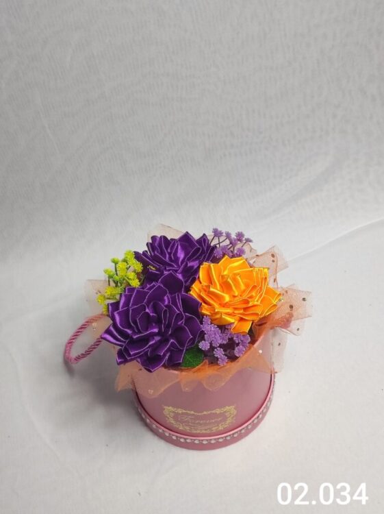 Flower box XS z ciemnofioletowymi i pomarańczowymi daliami