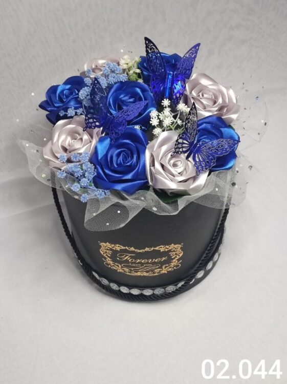 Flower box XL z niebieskimi i szarymi różami