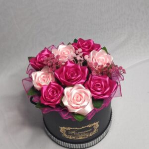 Flower box M z różami w dwóch odcieniach różu