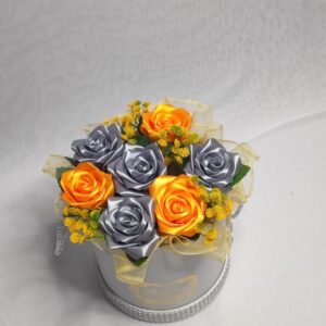 Flower box S z szaro-pomarańczowymi różami