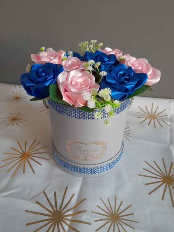 Flower box XS z różowo-granatowymi różami